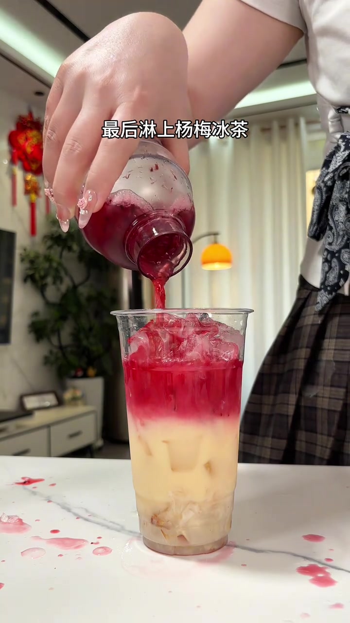 杨梅和荔枝真的很搭～快来做一杯杨梅荔枝多多吧!酸酸甜甜巨好喝#自制饮品#仙女都在喝什么 #