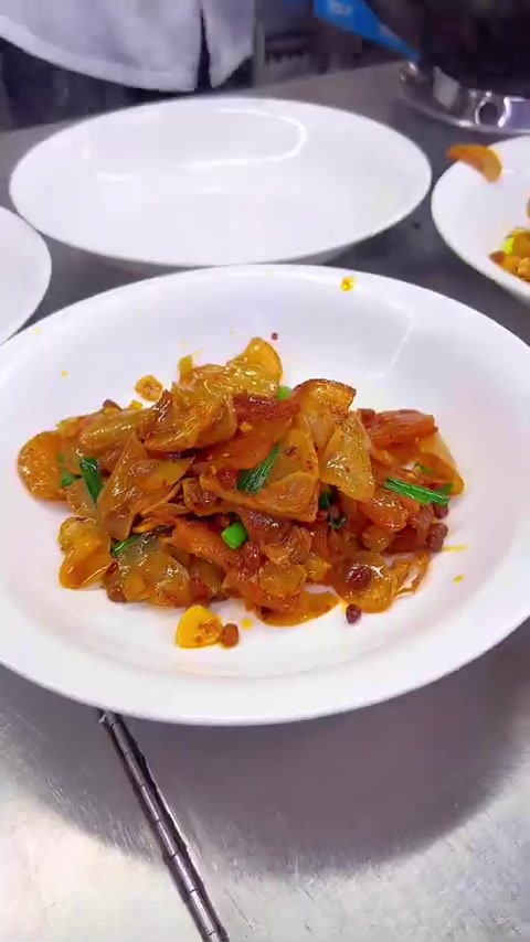 土豆干豆豉炒腊肉，看着不太好看但吃着香！