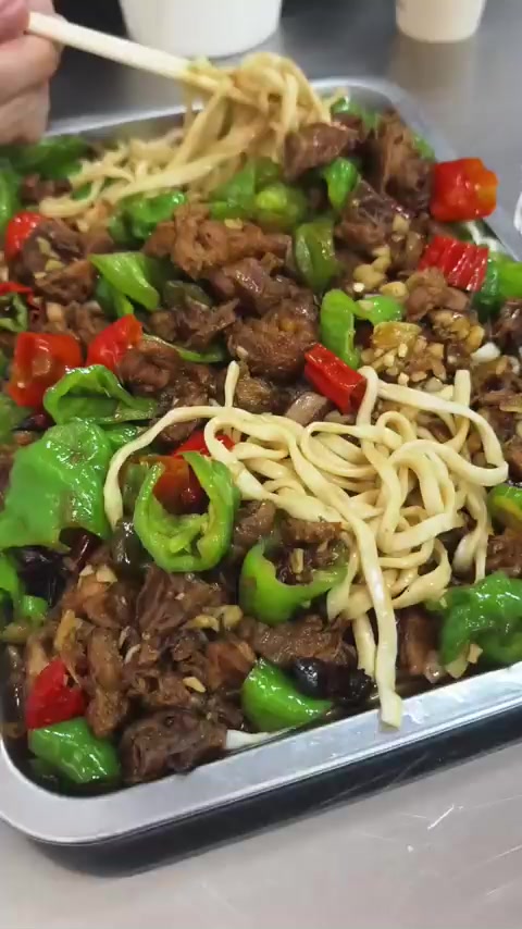 花68带饭搭子吃丰南滕州辣子鸡,超好吃