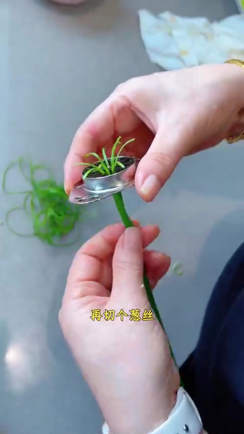 鲍鱼别总是整个煮，切片做葱油，鲜嫩好吃又下饭