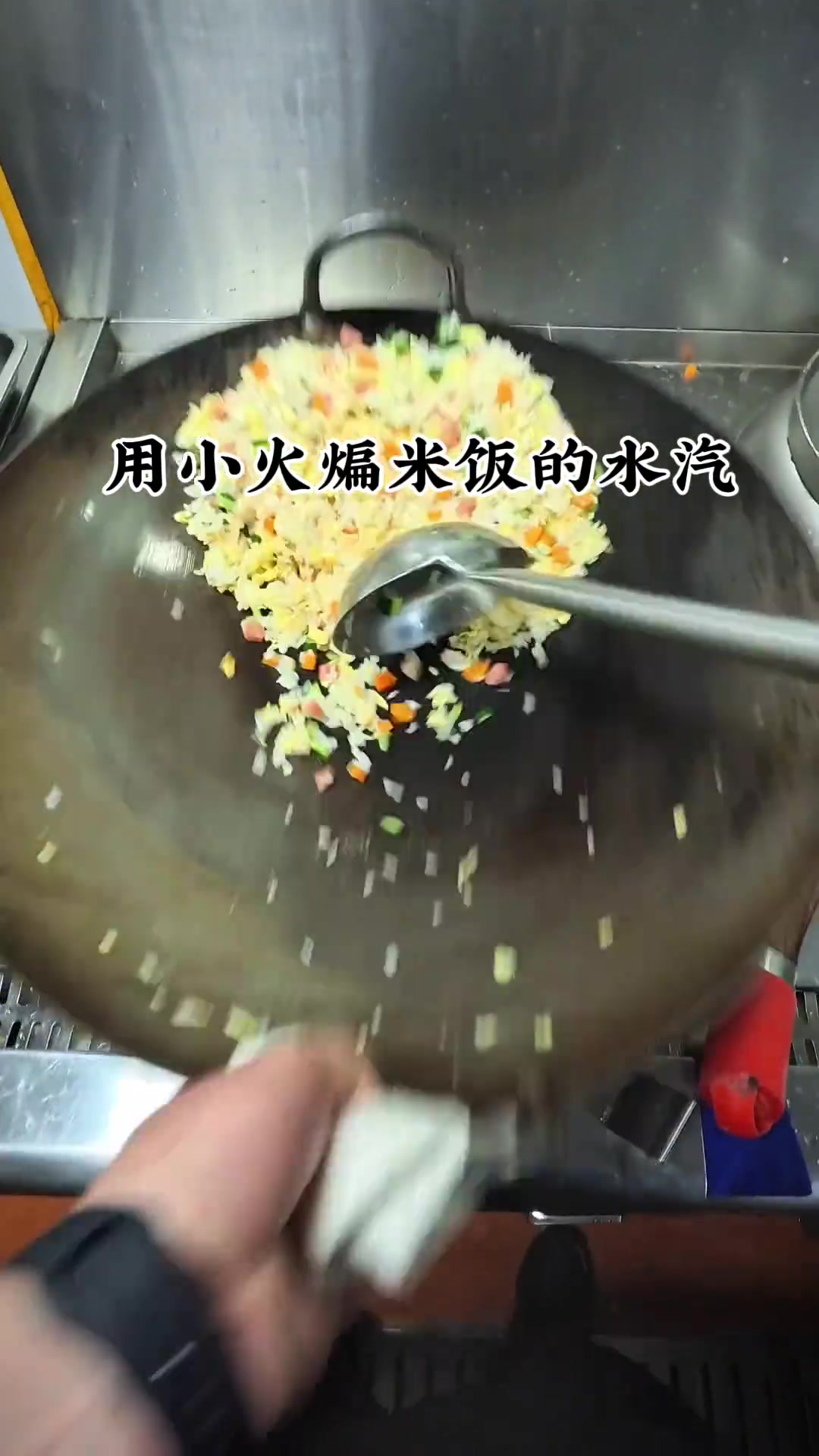 正宗扬州炒饭，粒粒分明香气四溢，颗颗裹满配料