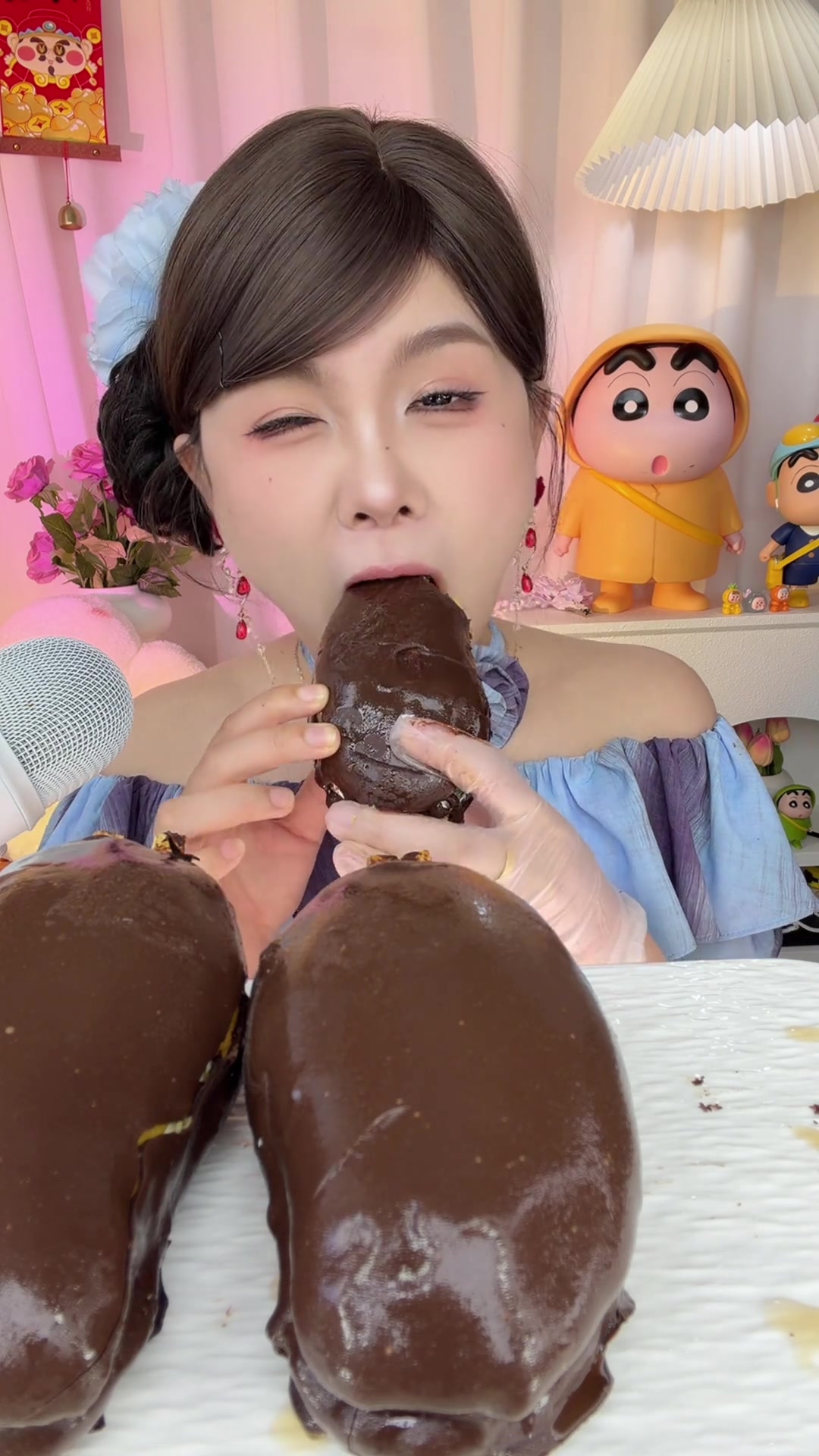脆皮芒果裹巧克力不均，好吃就行