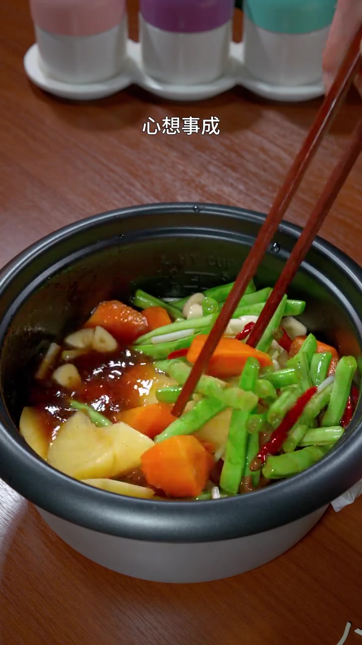 有肉有菜有主食的#豆角焖面，真的太香了，全家的最爱#美食 #美食教程 #家常菜