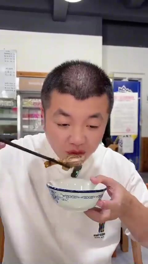 乡里土鸭,汤汁浓郁,肉质紧实,口味偏重