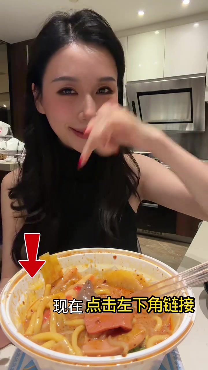 你们爱的黏糊麻辣烫和炸串来啦～#深夜放毒 #美团拼好饭 #拼好饭放心吃 #拼好饭吃得不贵也