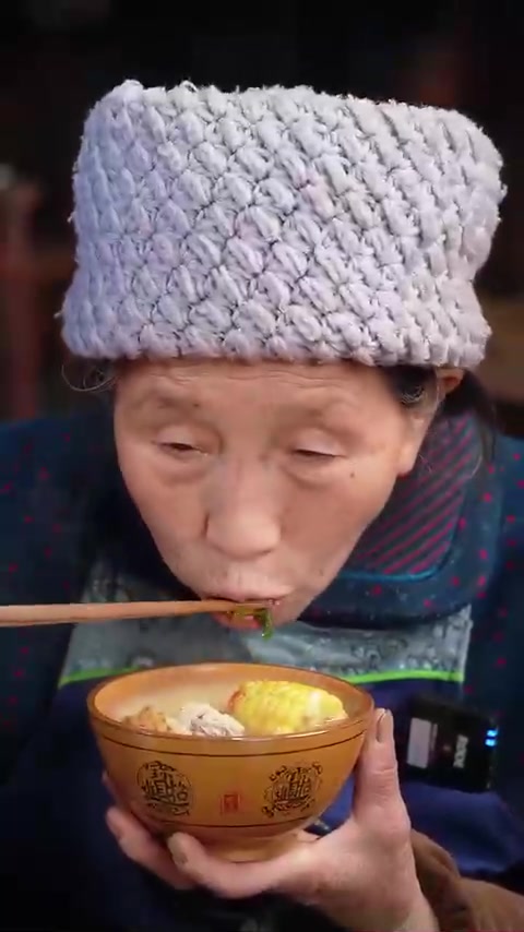 新鲜天麻炖排骨，汤鲜味美，好吃又营养，天冷多喝汤