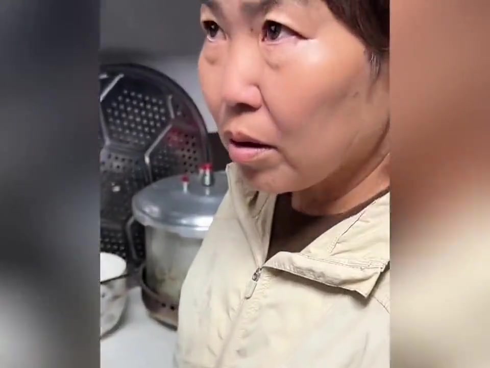 东北丈母娘见识湖南土头碗‼️网友:这菜做完得躺下歇两天‼