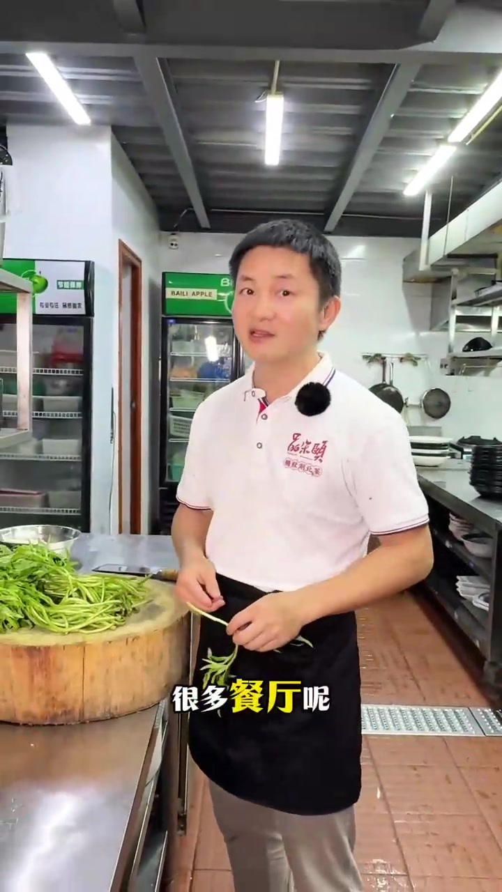藜蒿炒腊肉，湖北泥蒿解锁家乡经典美食