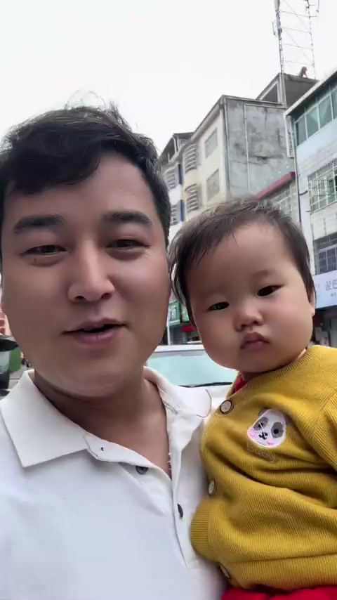我们家的小团团满周岁了,愿宝宝健康快乐成长
