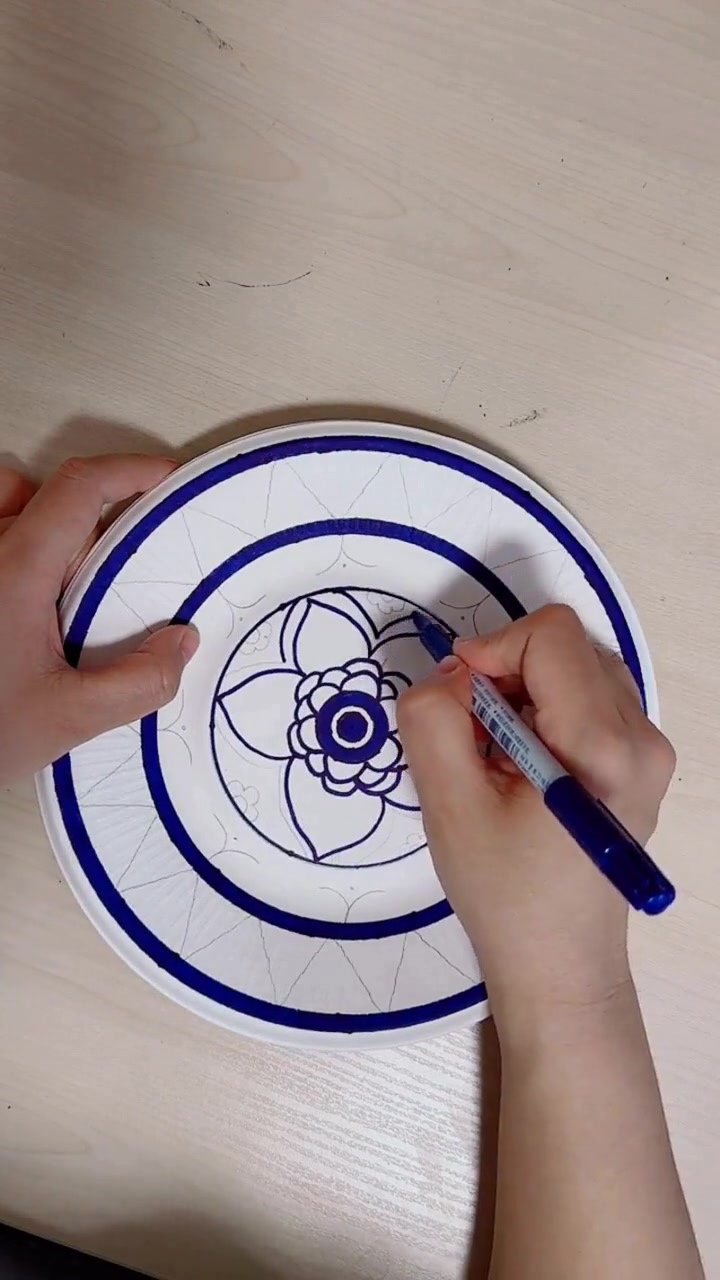 零基础纸盘画教程:儿童创意青花瓷纹样手工画