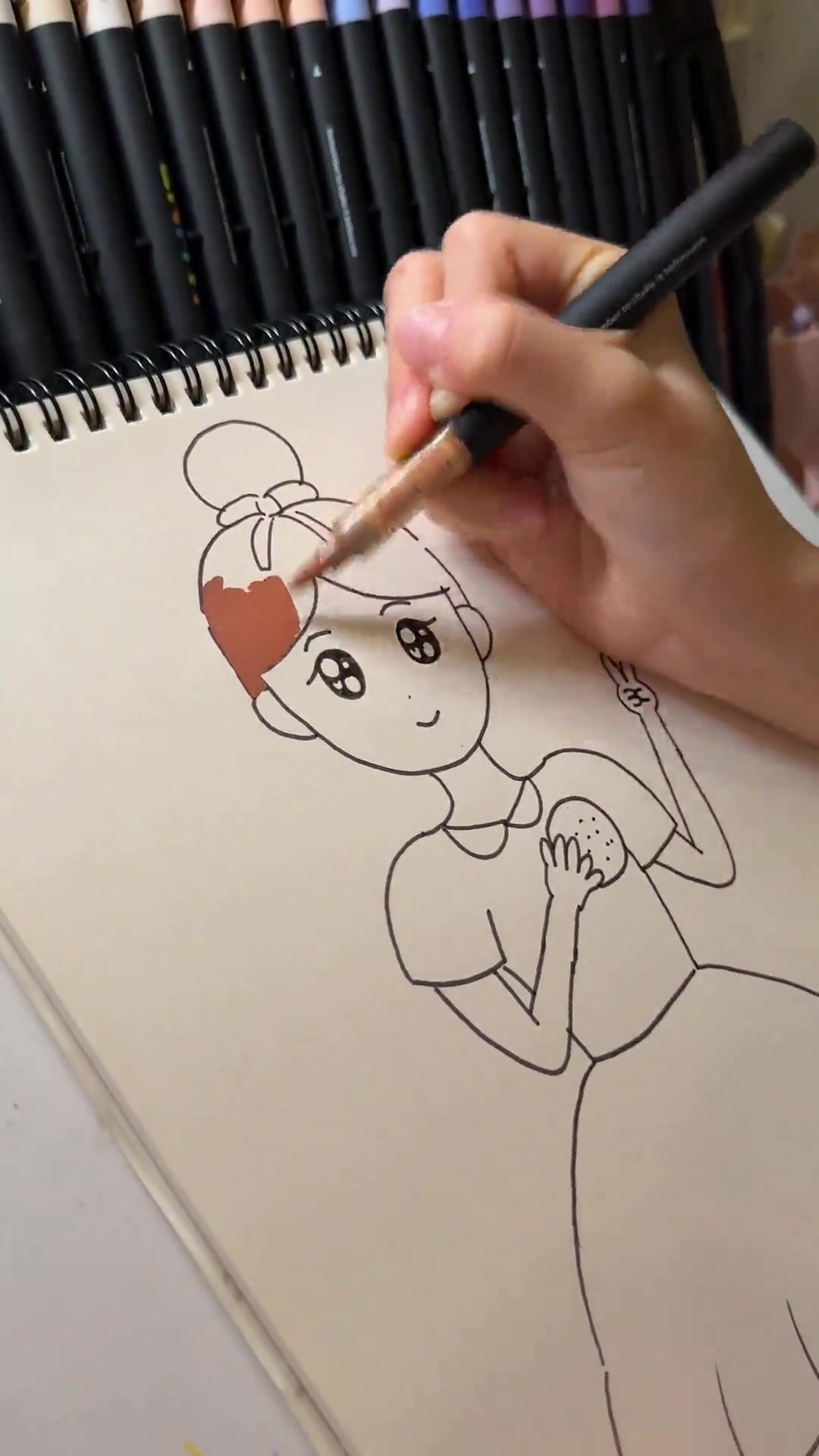 吃着饼干的小女孩简笔画画法超简单