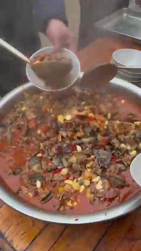 酒席上的红烧马蹄子甲鱼合不合你的胃口