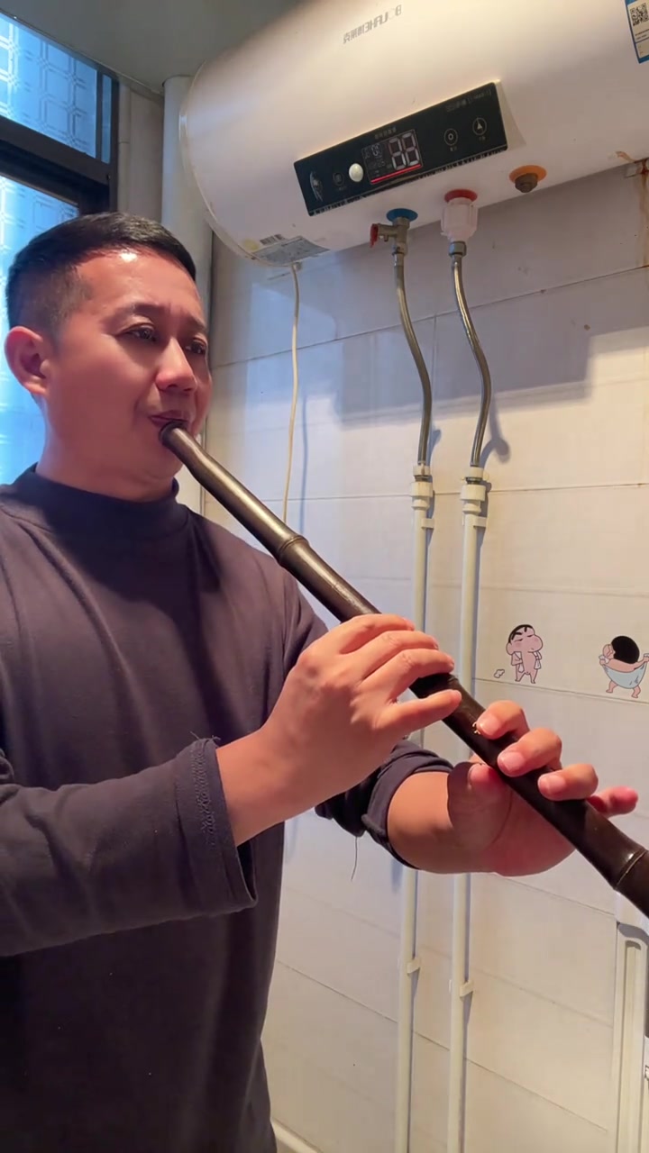 最近喜欢这首箫曲一花一世界！吹箫更让人静心！继续努力把这首曲子练好