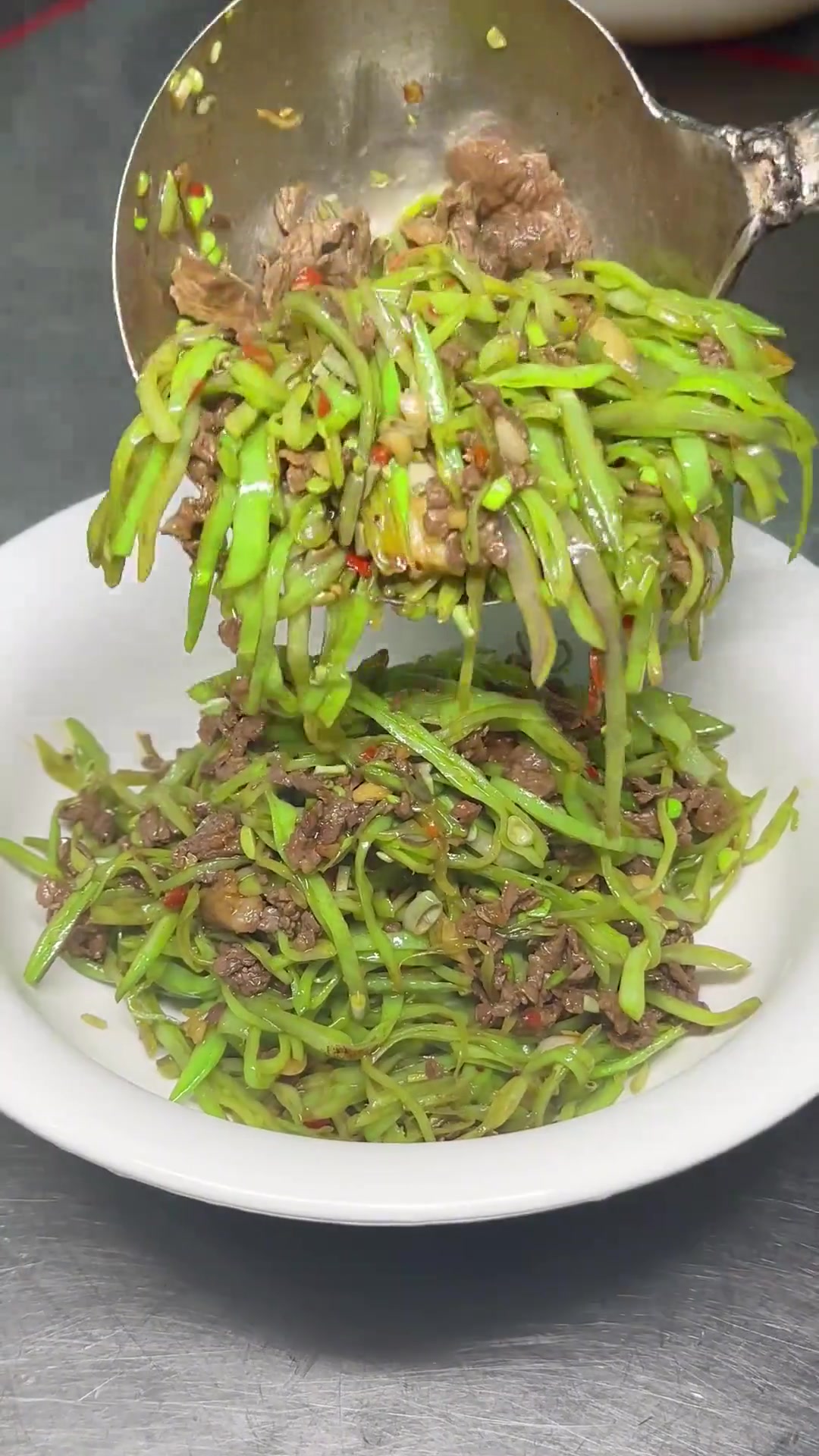 扁豆季做家常扁豆丝炒牛肉，健康下饭