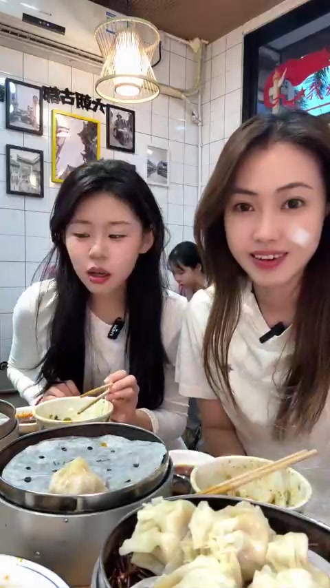 金陵流汁灌汤包，这一口太满足！发明它的是天才！
