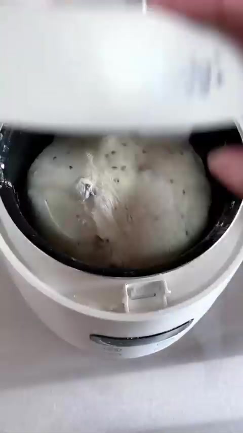 电饭锅做面包超简单,想吃口味随便调,快试试!