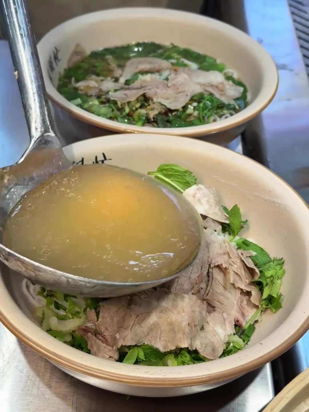 下次见面，一起去嗦香菜薄荷牛肉粉