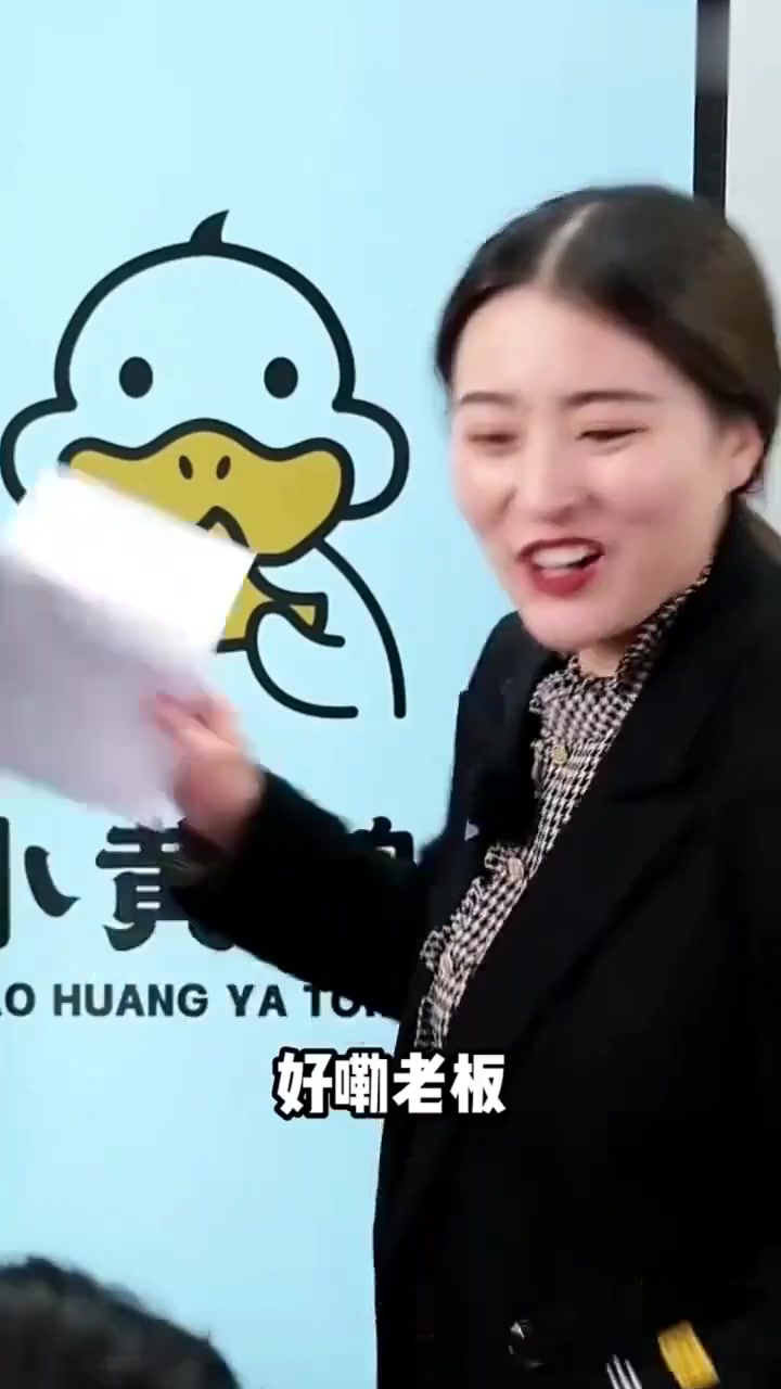 你会喜欢这种可爱的小黄鸭品牌的logo设计吗？