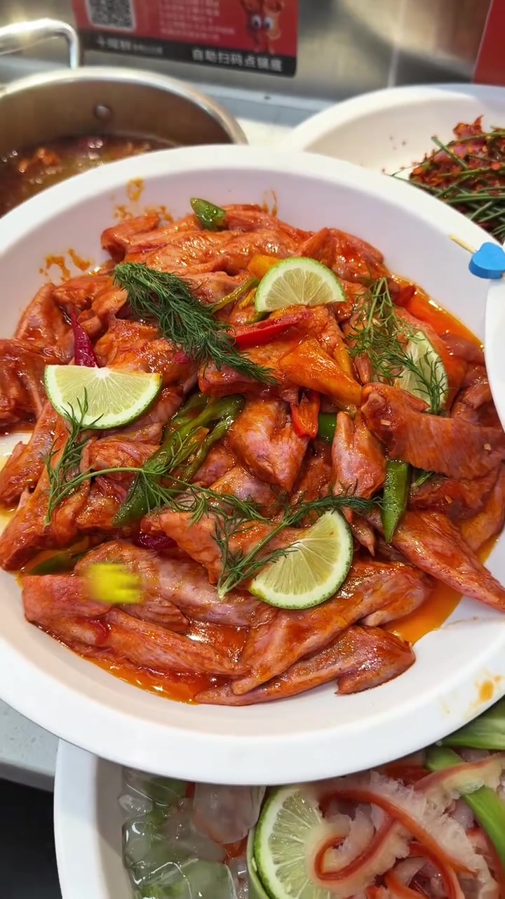 沉浸式体验人均四十元自助小火锅，南京美食必吃榜