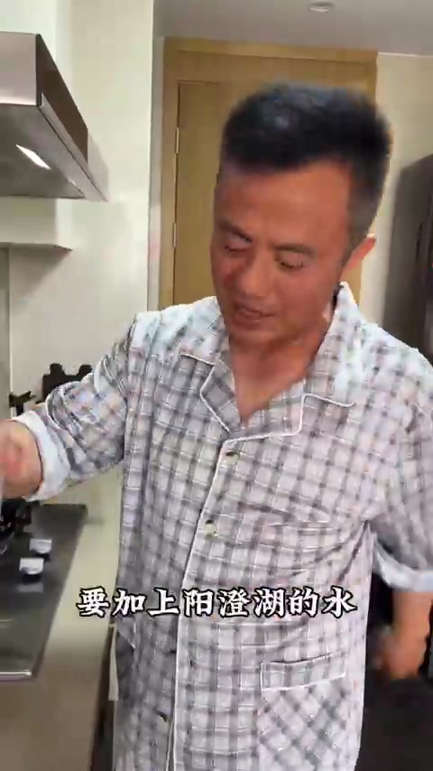 周末做个盐水虾，全家人都抢着吃，你也快试试吧