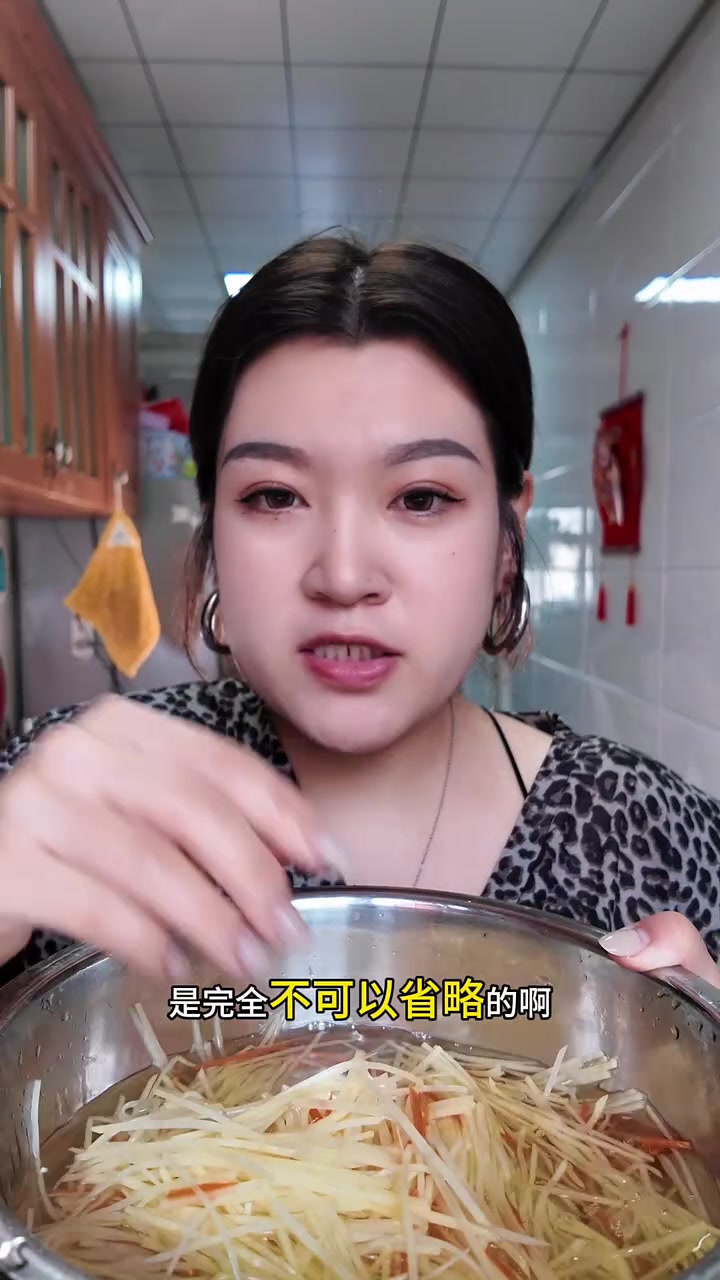 3000多万人看过的炝拌土豆丝谁做谁好吃！清脆爽口饭店味儿～#炝拌土豆丝 #东北菜 #百吃