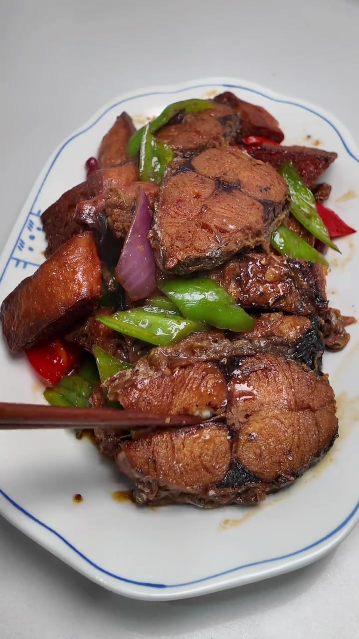 大连特色菜，鲅鱼烩饼子，人间烟火味下饭菜