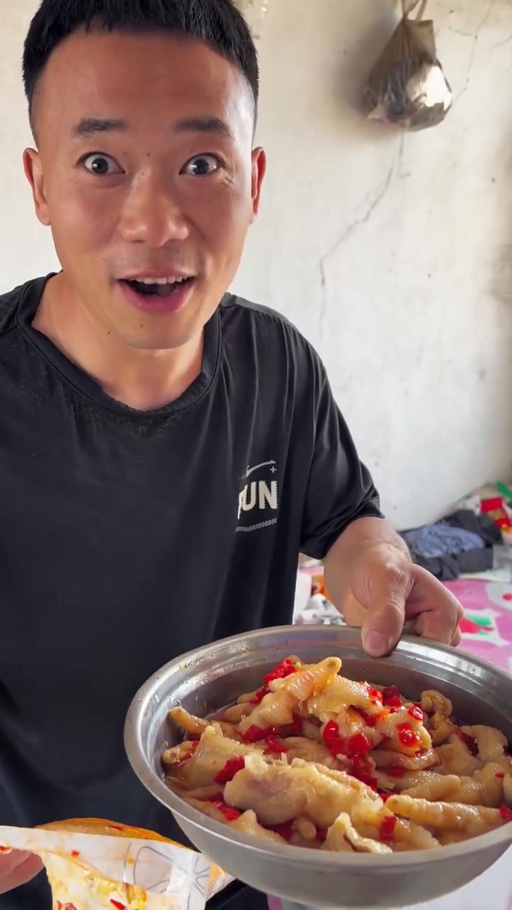脱骨侠无骨鸡爪，来咯，超好吃 #脱骨侠酸辣甜无骨鸡爪