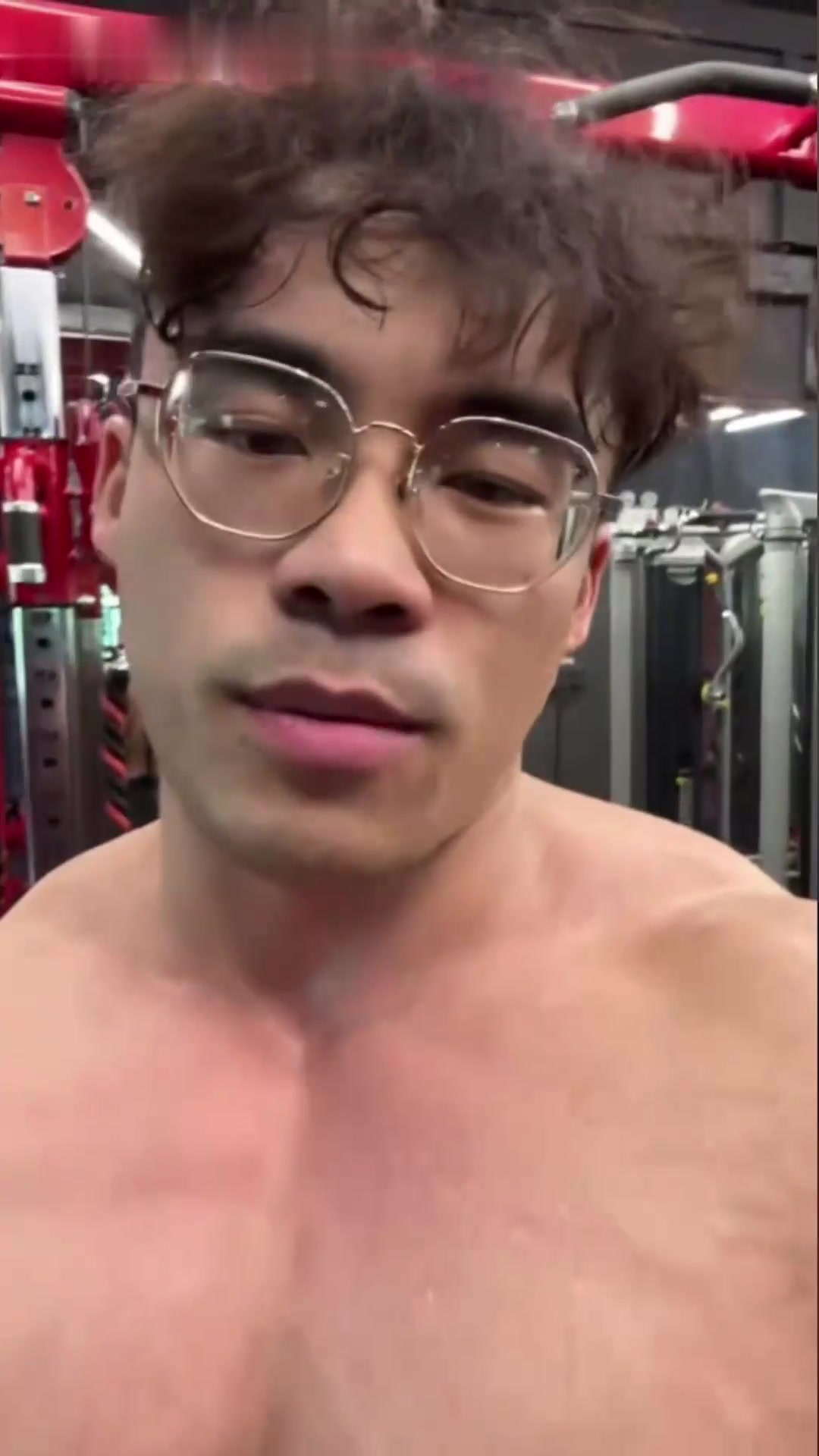 黑皮大胸腹肌精壮痞帅肌肉男健身，手臂训练切片~