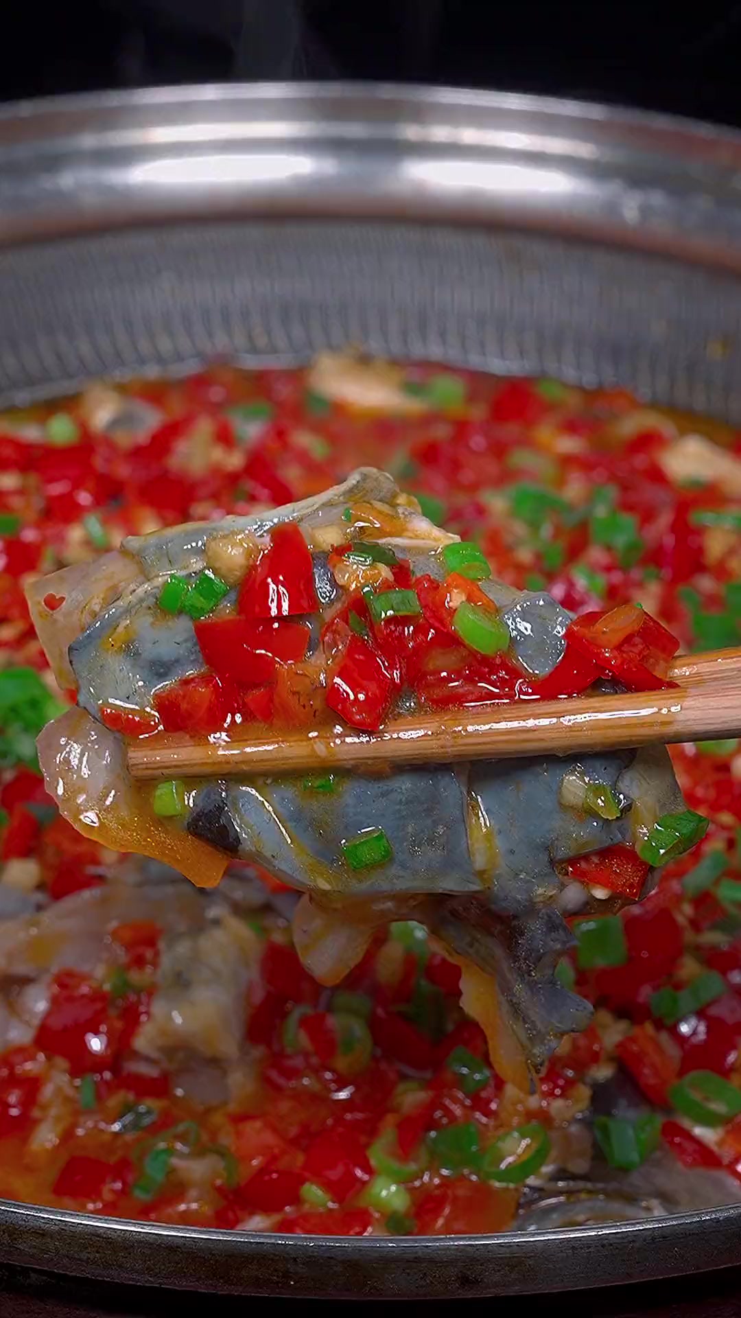 剁椒鱼头不用蒸，这样做更美味