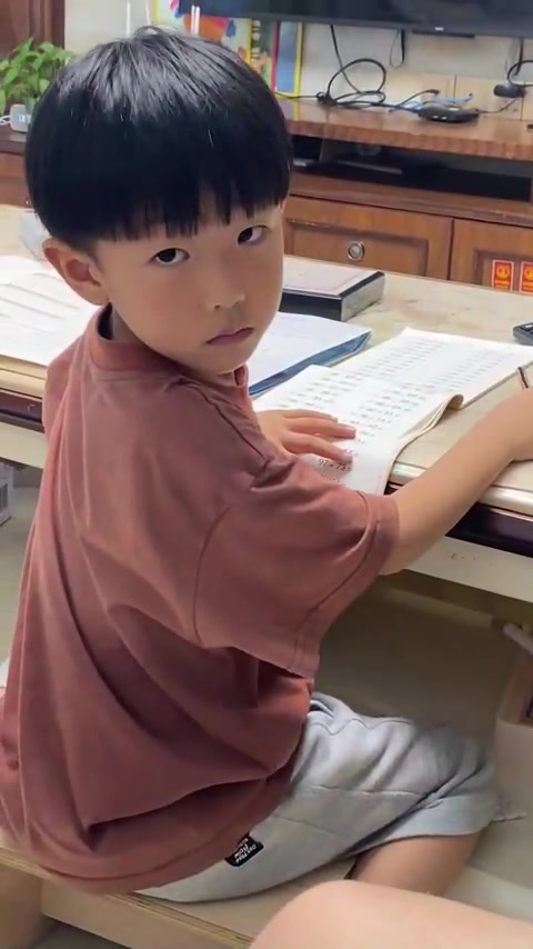 小鸡体重31斤高111，小人儿要上一年级，书包背得动吗？