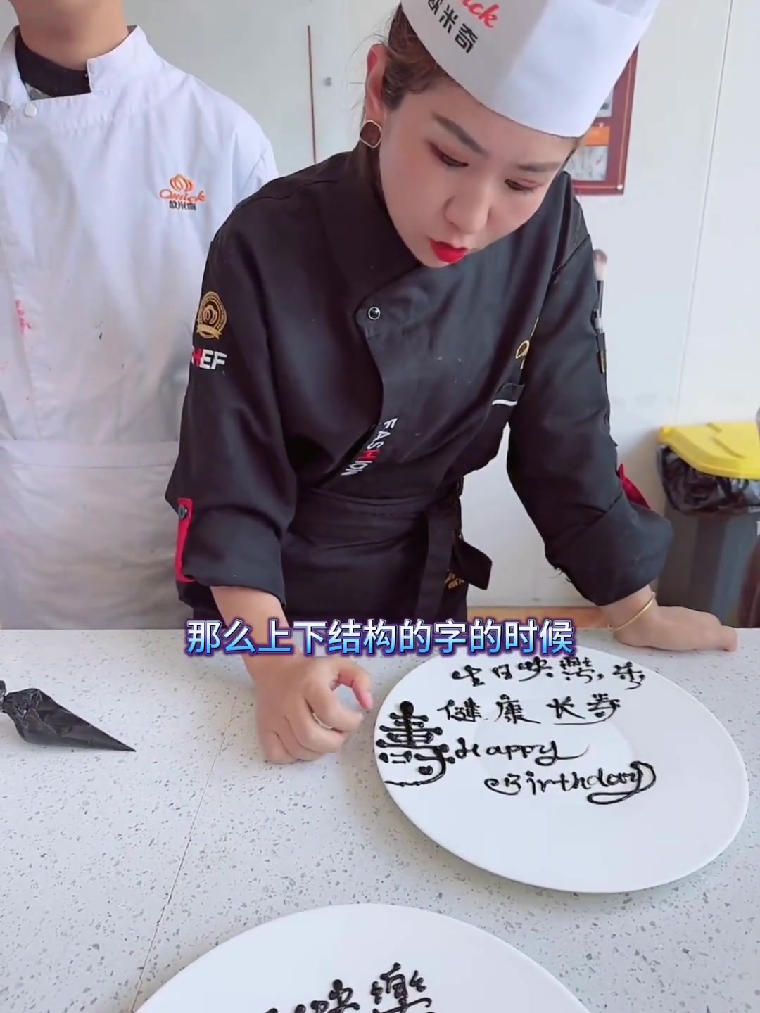 用裱花袋写寿字，老人过寿蛋糕的寿字怎么更好看