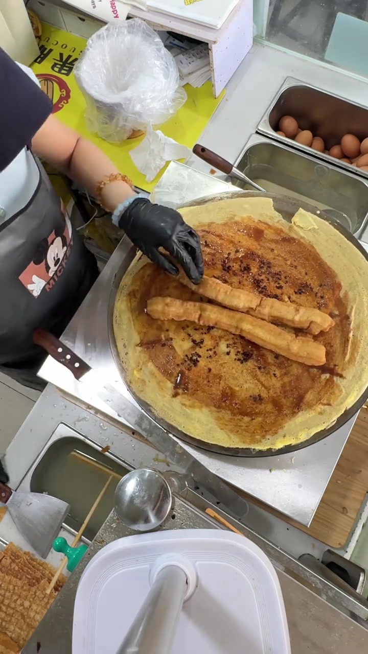天津日常早餐卷饼界的扛把子煎饼果子