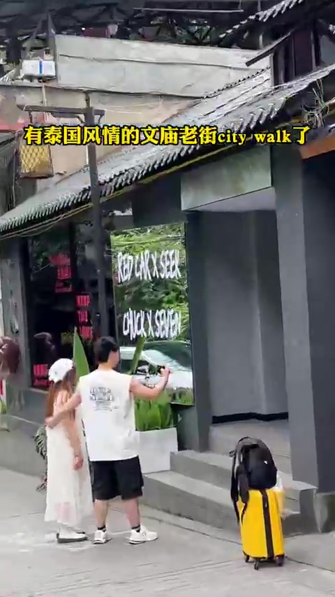 特种兵打卡都江堰美食!杨三姐火锅馆肥牛超大份