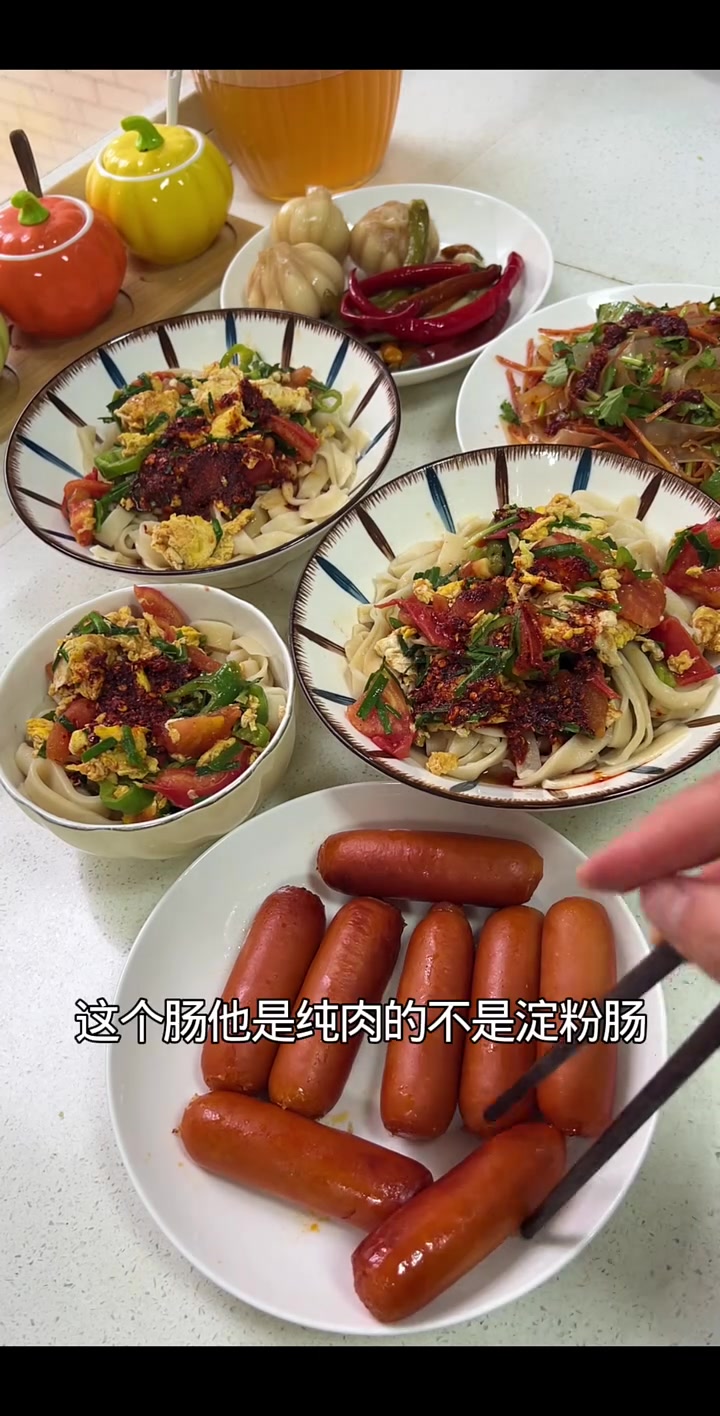 周末给娃做他爱吃的干拌面,儿子的几句话让我心里踏实,学习固然重要,人品第一位 #家常饭 #