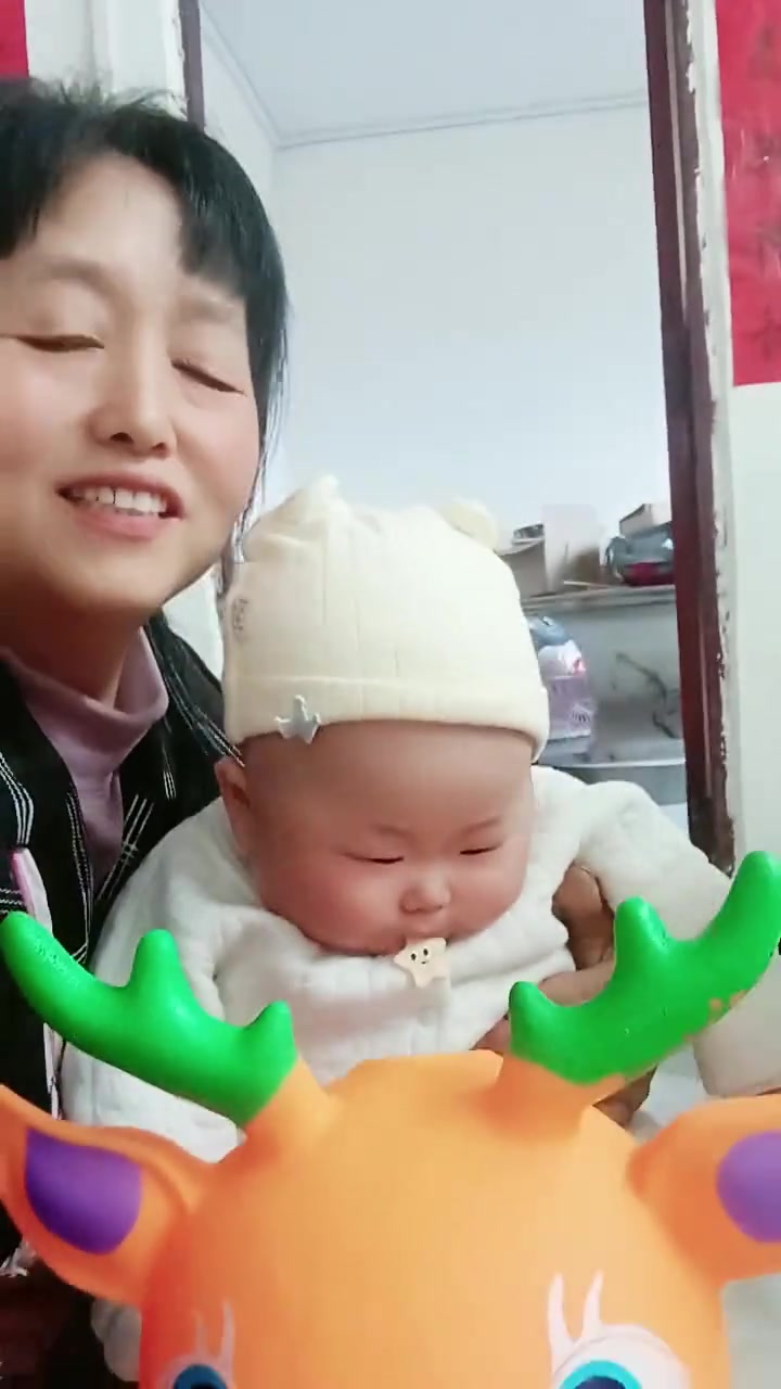 鱼竟跃出水面溅起水花！