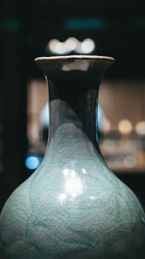 北宋汝窑鹅颈瓶,天青色釉的极致细节