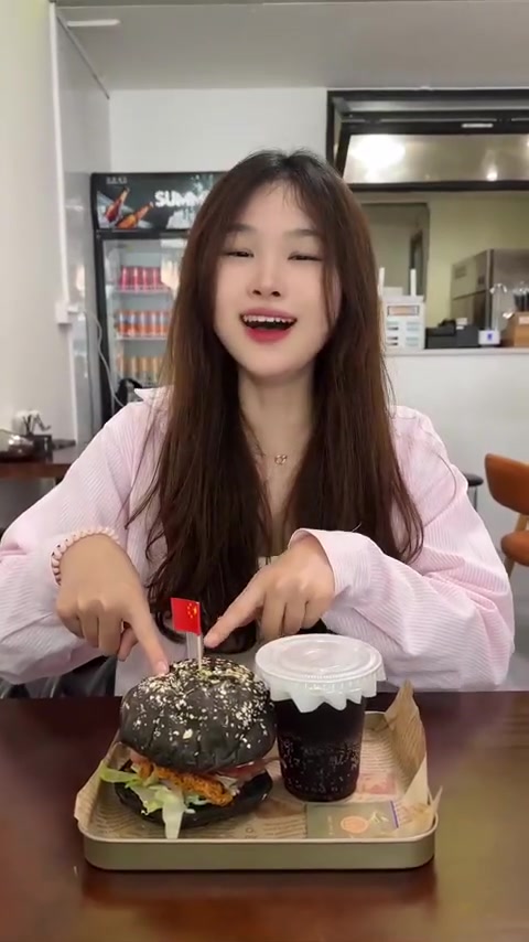 超级大一个的鸡腿堡