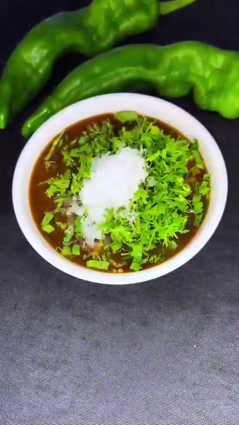 在德宏吃烧烤不能没有腌菜膏