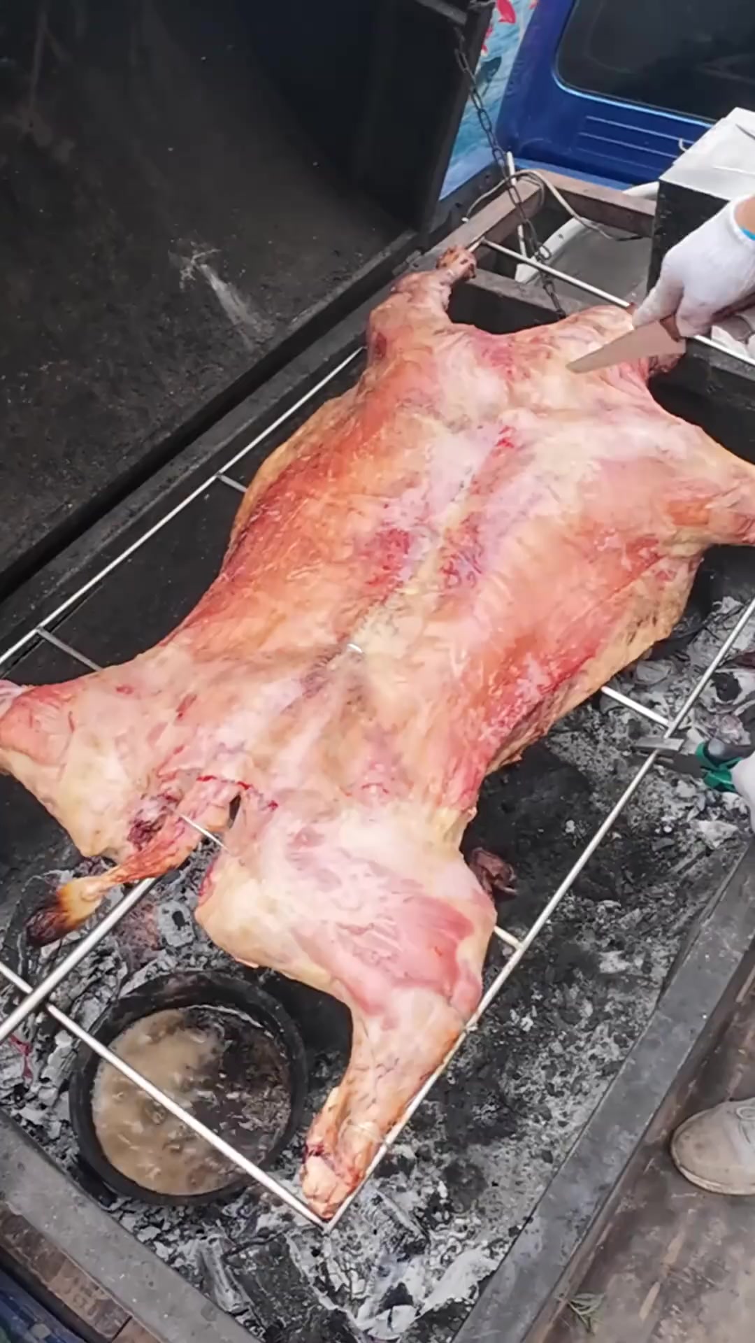 大哥们接羊了,邢台一羊两吃美式烟熏烤肉