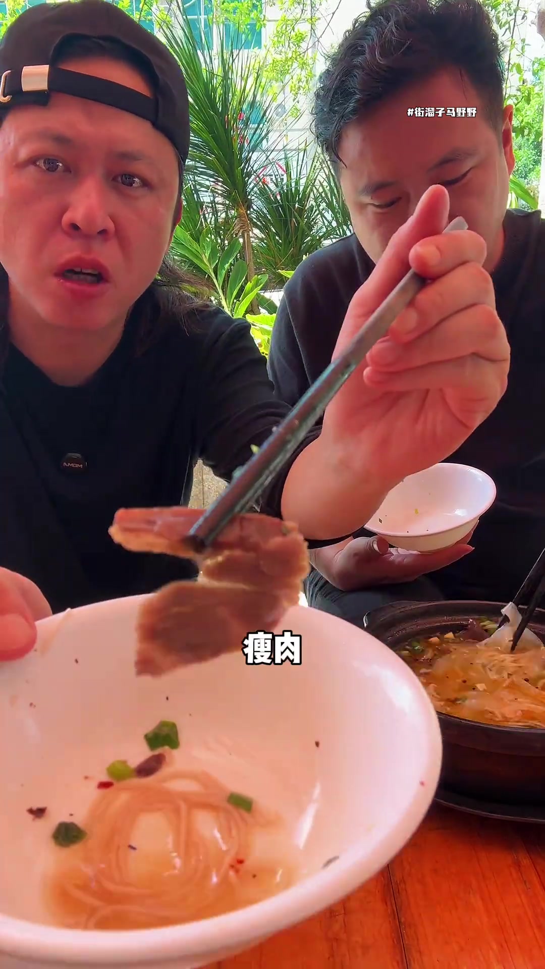 云南蒙自砂锅羊肉米线，烫嘴也值一试！