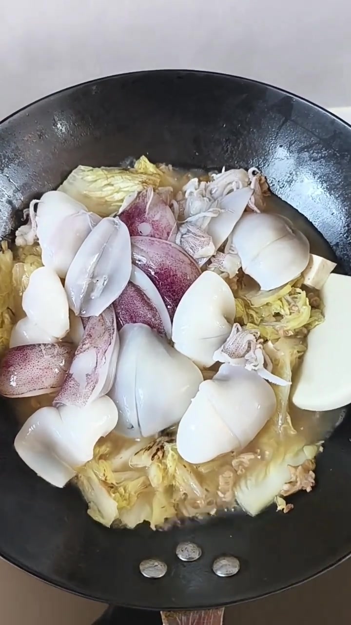 莱阳人冬日心头好：笔管鱼炖白菜豆腐
