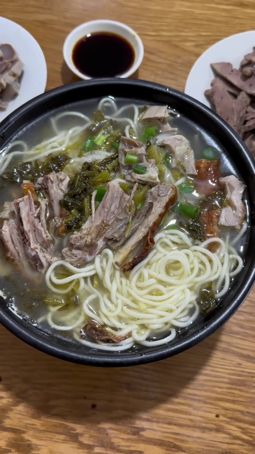 夜宵上瘾啦，谁陪我啃鸭肝喝啤酒？