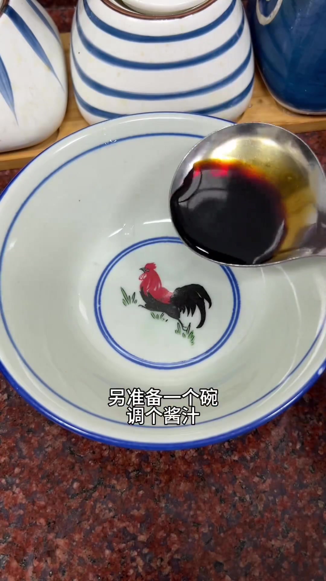 家常菜青红椒炒鸡腿肉，鲜嫩多汁超美味