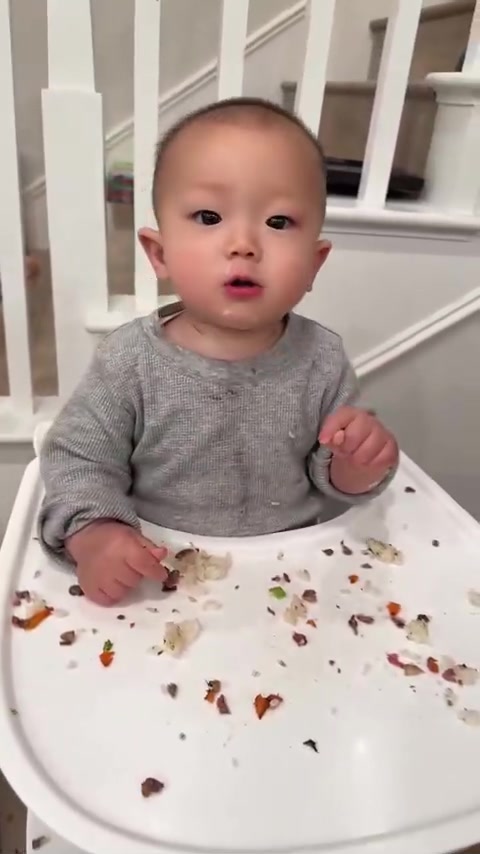 看看美国小孩怎么吃饭，扔的比吃的还多！