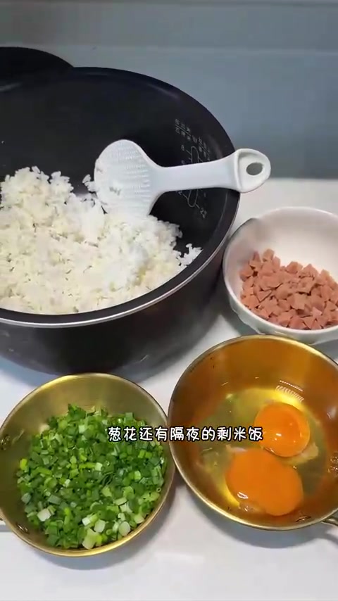 家常蛋炒饭的做法，太香啦