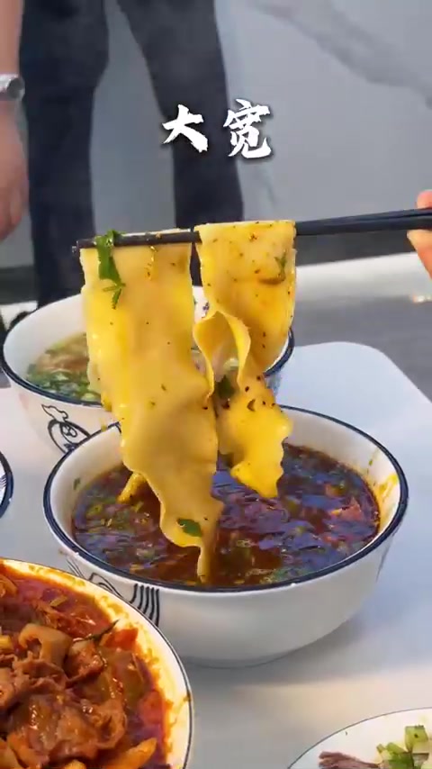 今儿和朋友去吃地道兰州拉面！之前略有耳闻，跟我一探究竟！