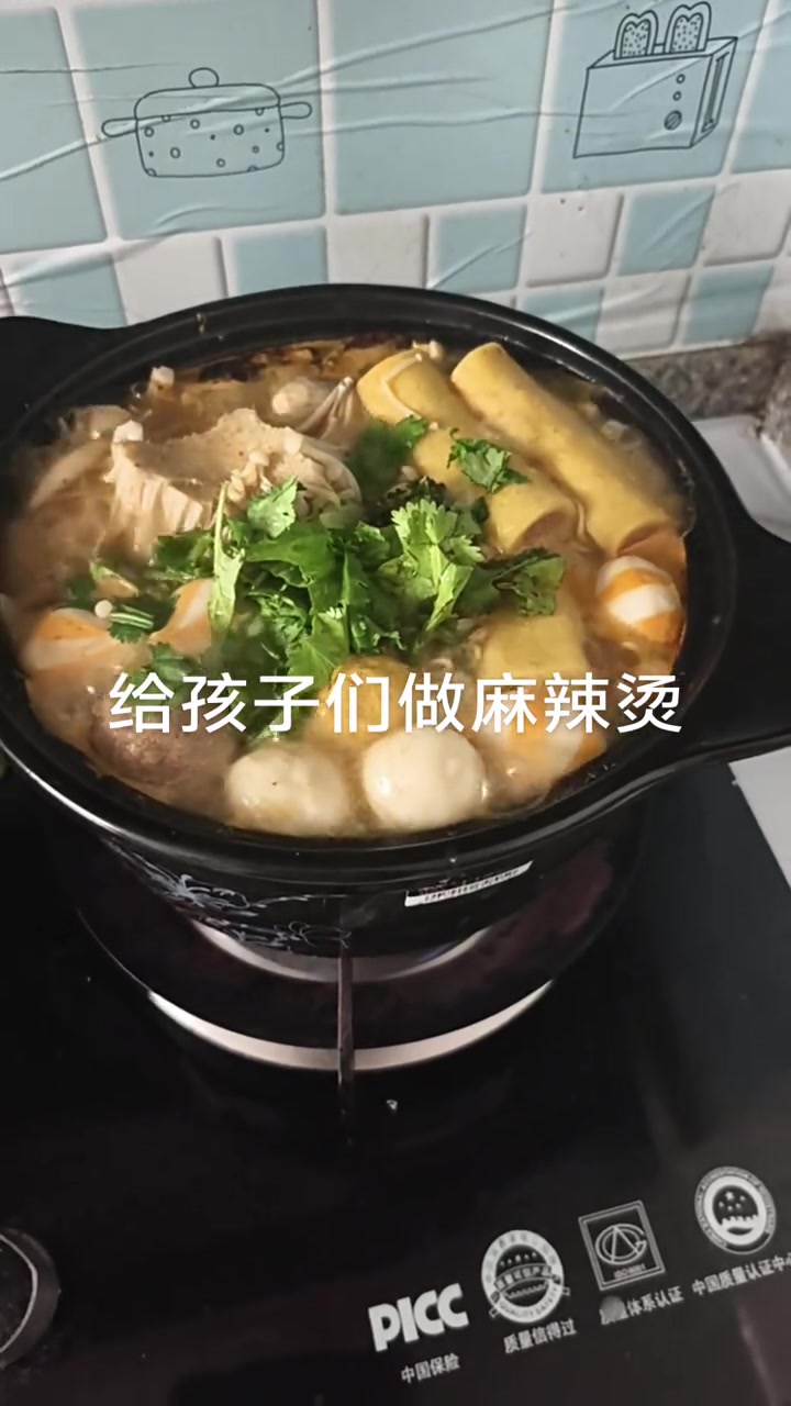 给娃做砂锅麻辣烫，我一口不吃！