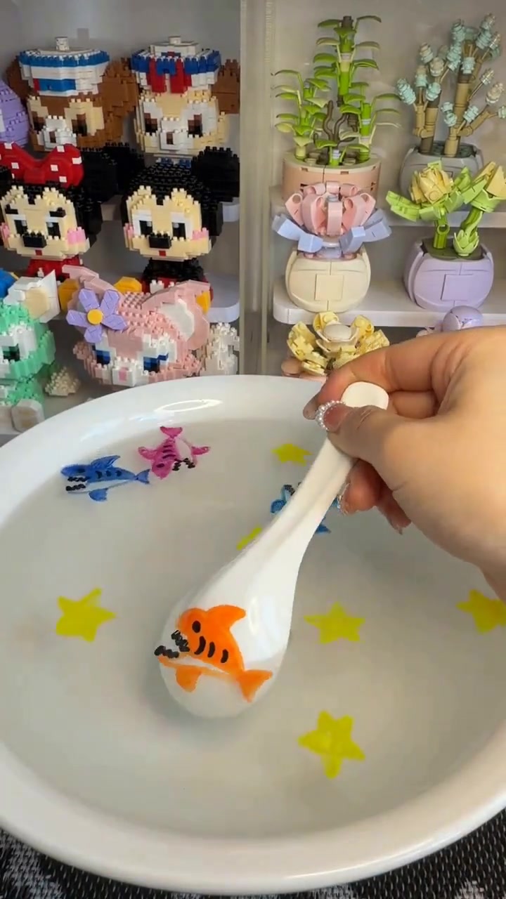 鲨鱼一家简笔画，和宝贝一起玩起来吧