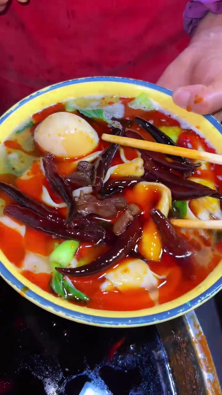 牛肉板面哪里好吃在哪里学,板面底料熬制。#安徽板面#牛肉板面