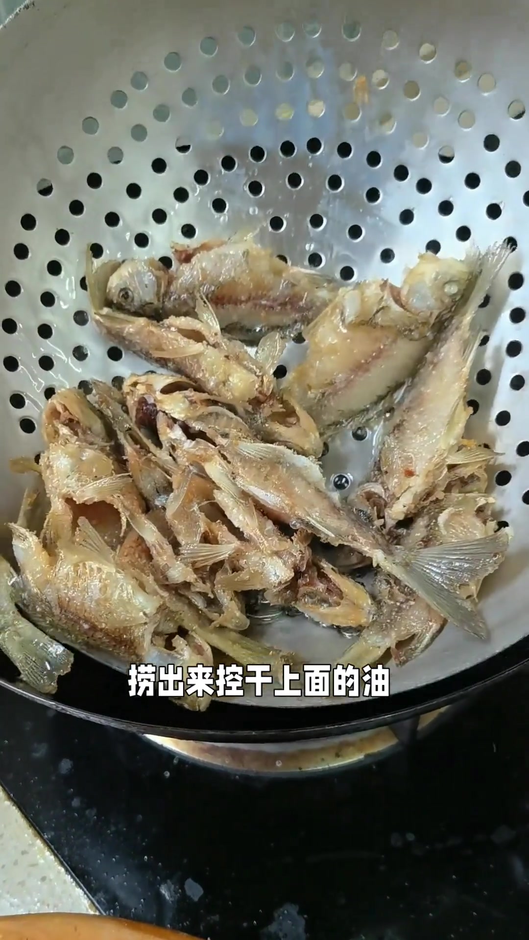 香酥鲫鱼，骨头酥烂，入口即化